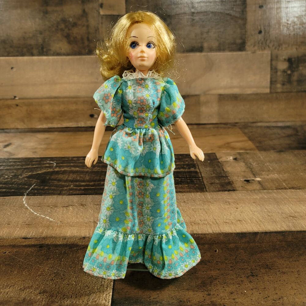 Vintage 1971 Hasbro Beautiful Bonnie Breck Breck Shampoo advertising-Doll Stand